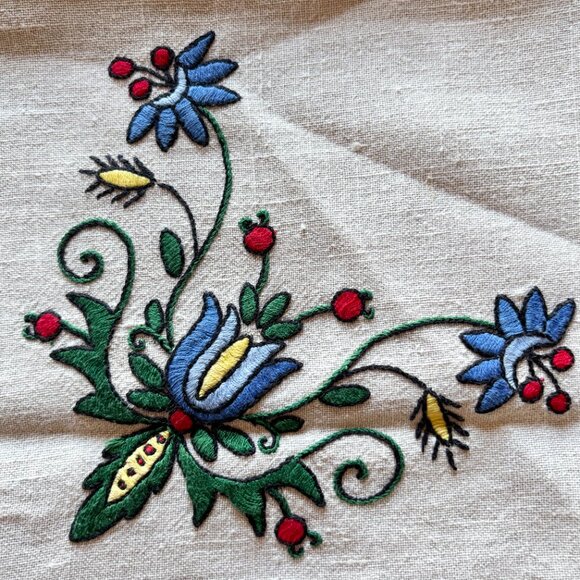 Polish Kaszuby Traditional Embroidered Floral Linen Square Tablecloth - Picture 3 of 7